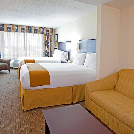 Holiday Inn Express & Suites Columbus At Northlake By Ihg Екстериор снимка