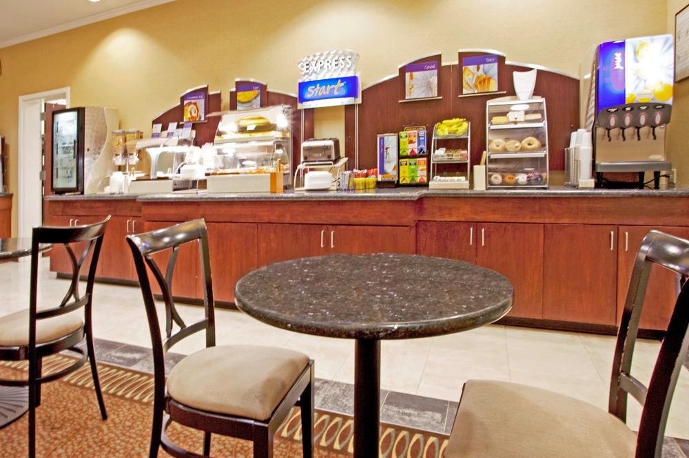 Holiday Inn Express & Suites Columbus At Northlake By Ihg Екстериор снимка