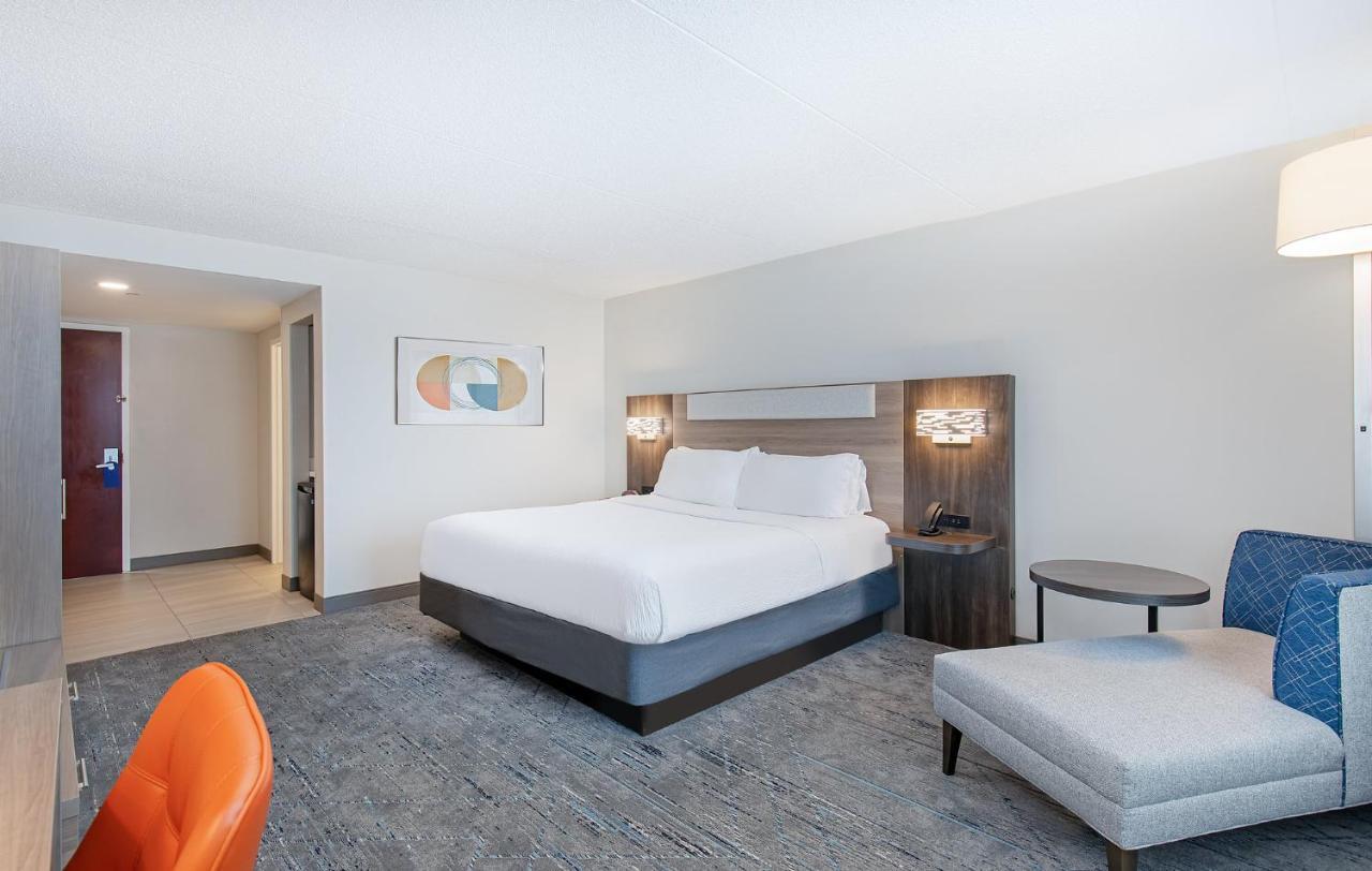 Holiday Inn Express & Suites Columbus At Northlake By Ihg Екстериор снимка