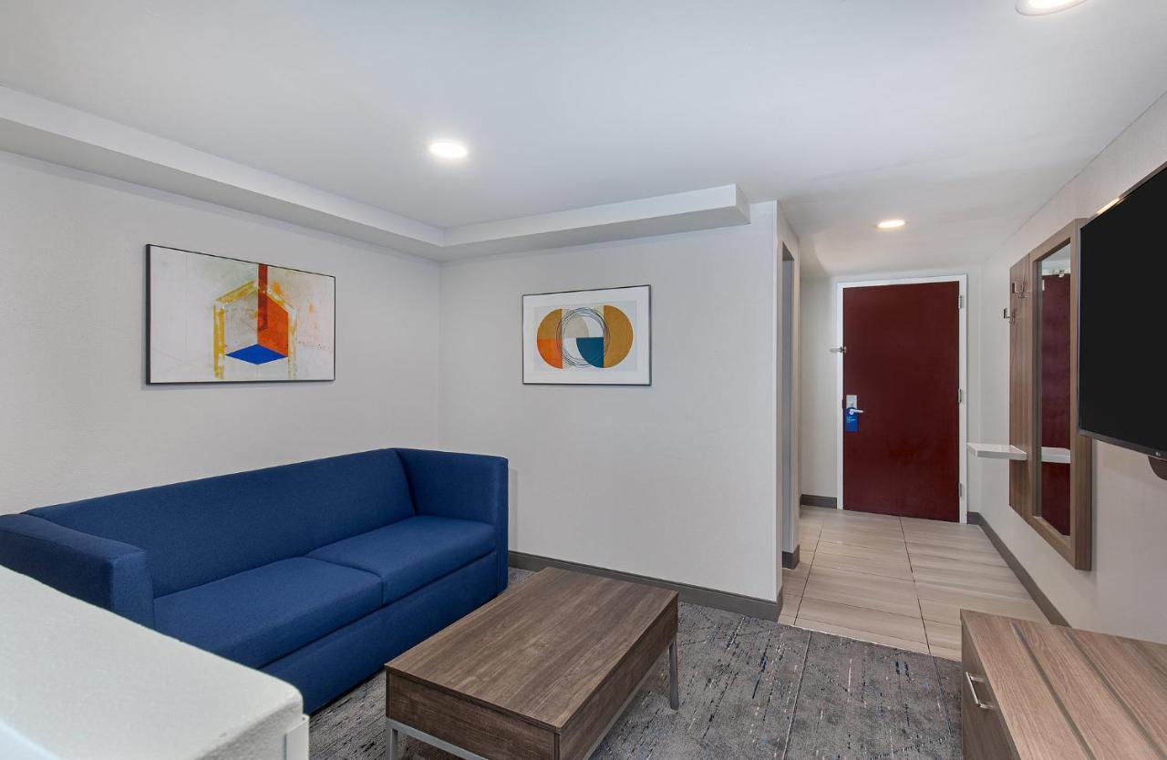Holiday Inn Express & Suites Columbus At Northlake By Ihg Екстериор снимка
