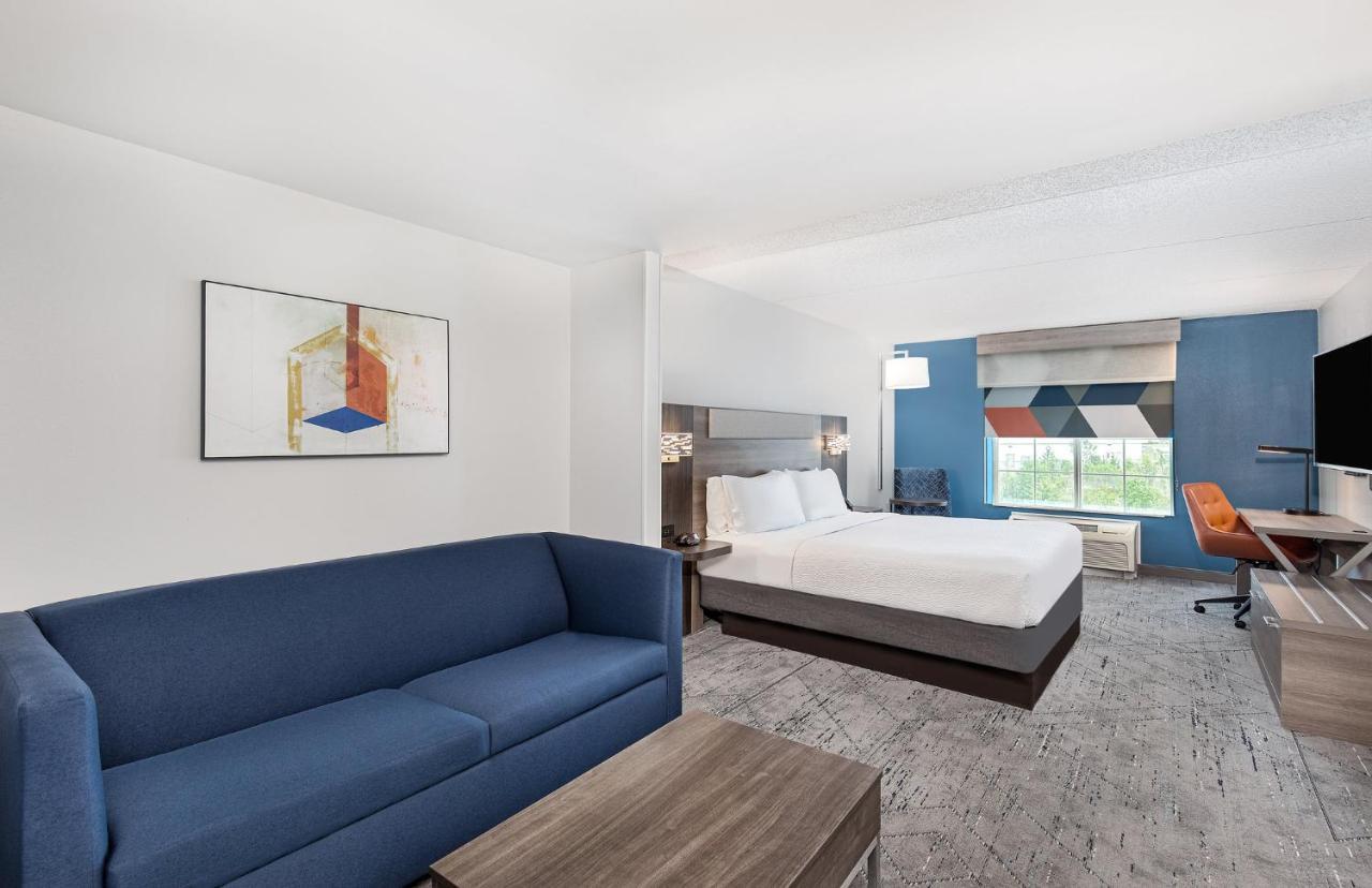 Holiday Inn Express & Suites Columbus At Northlake By Ihg Екстериор снимка