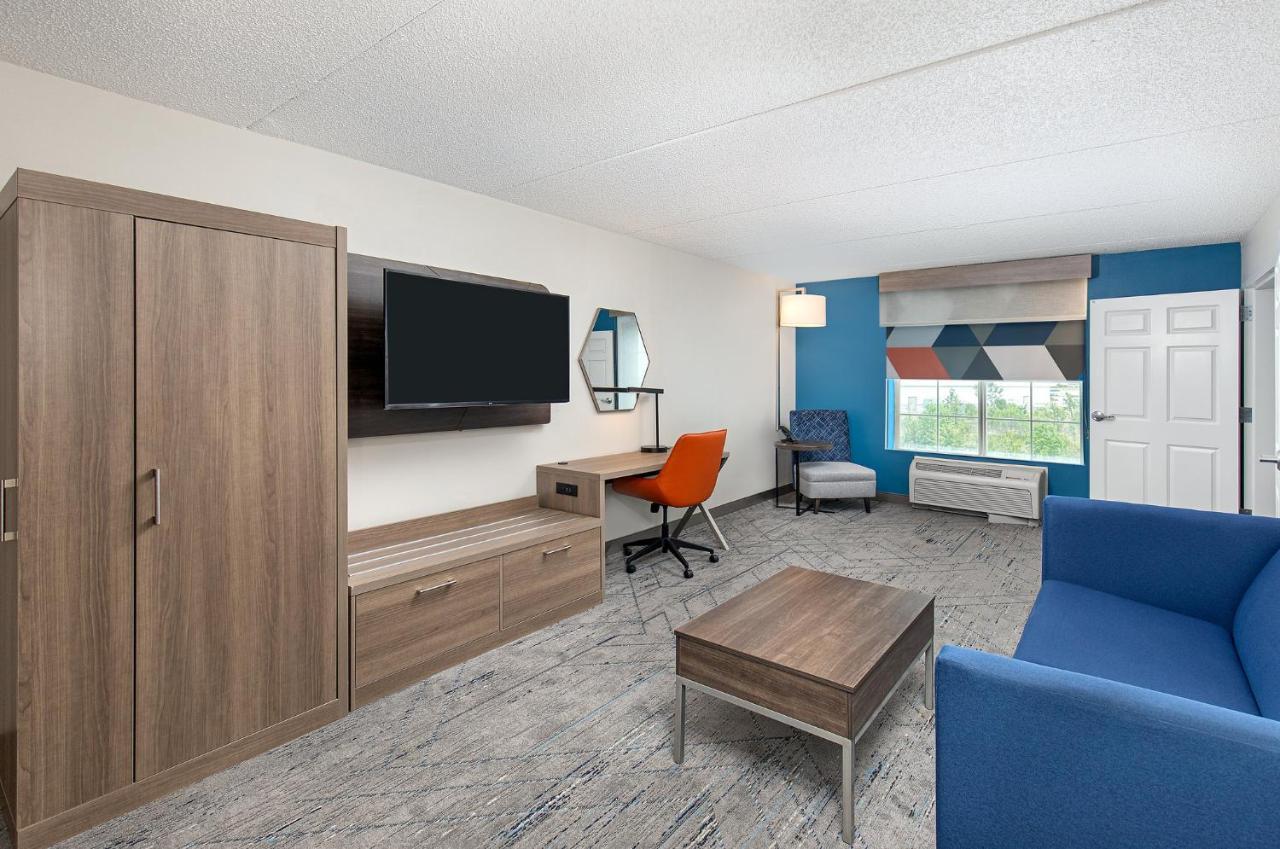 Holiday Inn Express & Suites Columbus At Northlake By Ihg Екстериор снимка