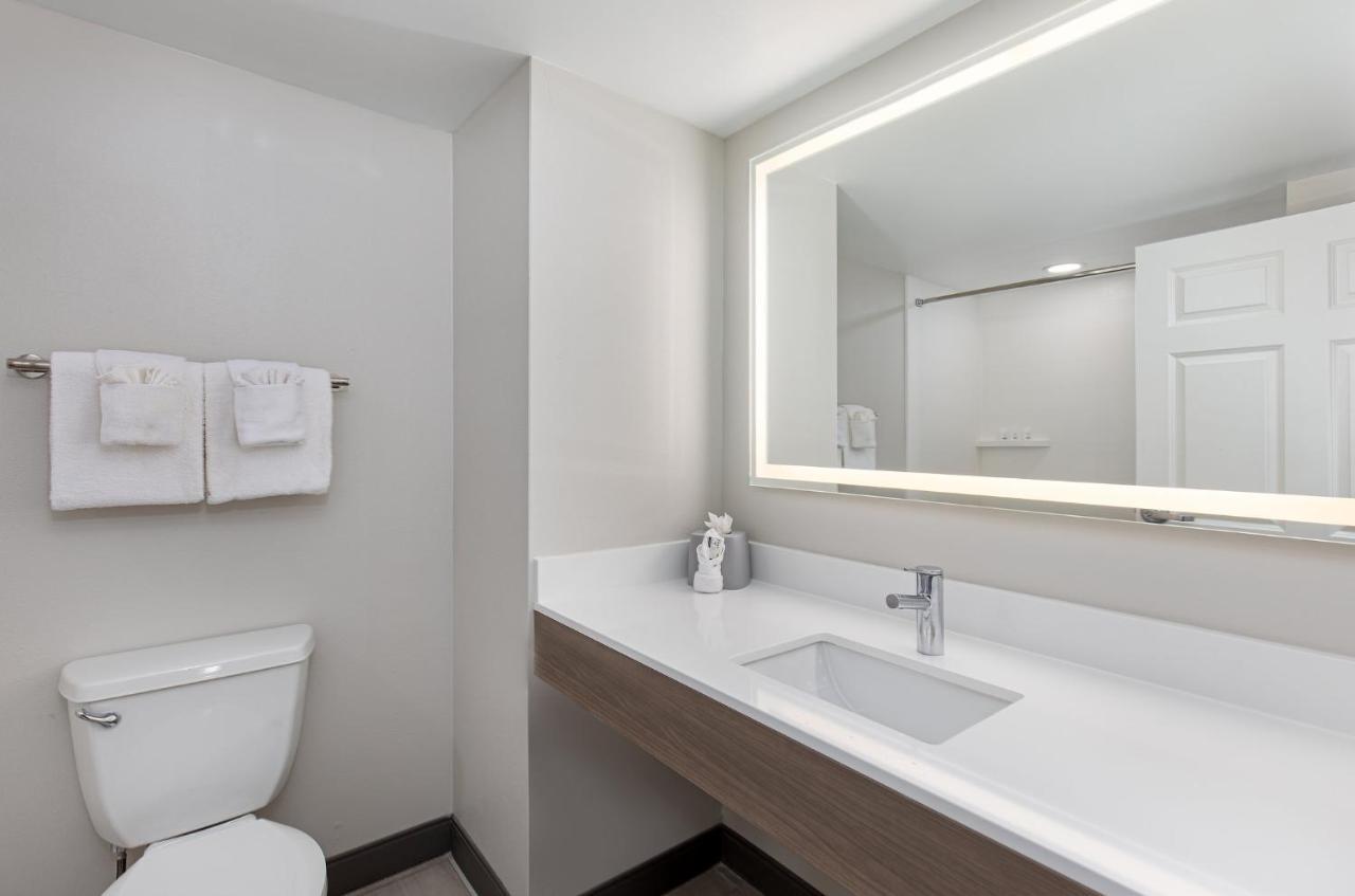 Holiday Inn Express & Suites Columbus At Northlake By Ihg Екстериор снимка