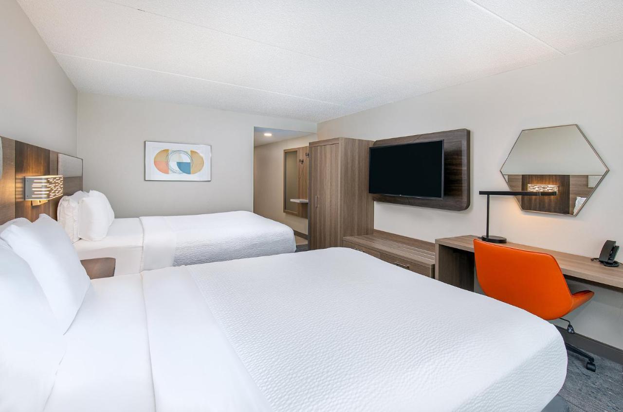 Holiday Inn Express & Suites Columbus At Northlake By Ihg Екстериор снимка