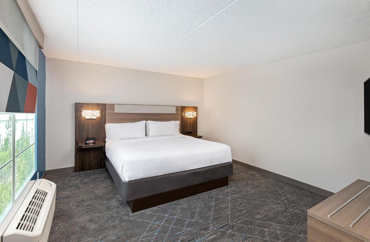 Holiday Inn Express & Suites Columbus At Northlake By Ihg Екстериор снимка