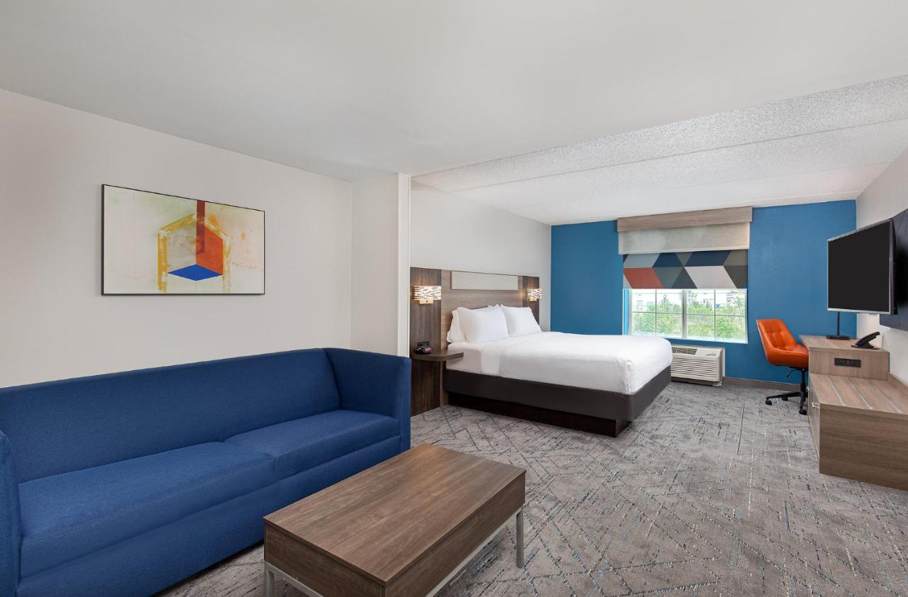 Holiday Inn Express & Suites Columbus At Northlake By Ihg Екстериор снимка