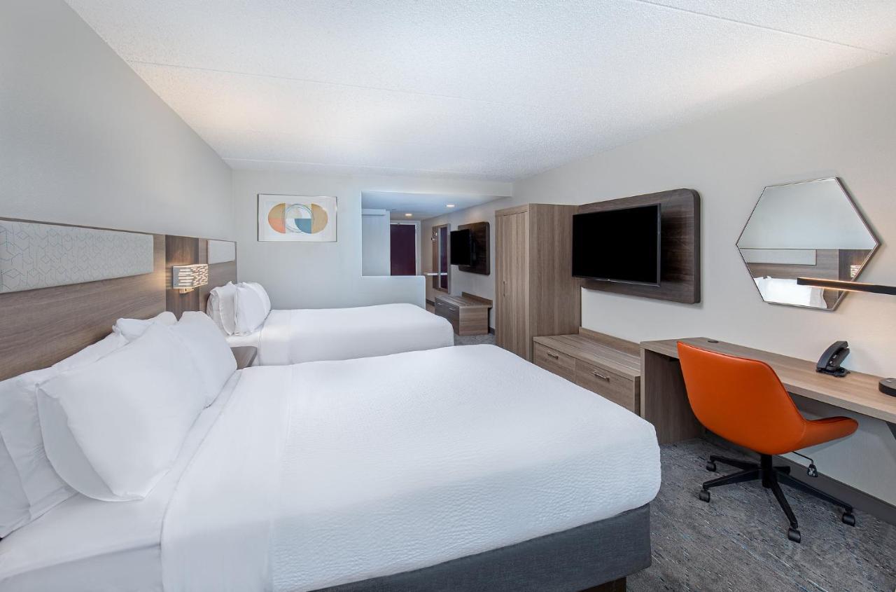 Holiday Inn Express & Suites Columbus At Northlake By Ihg Екстериор снимка