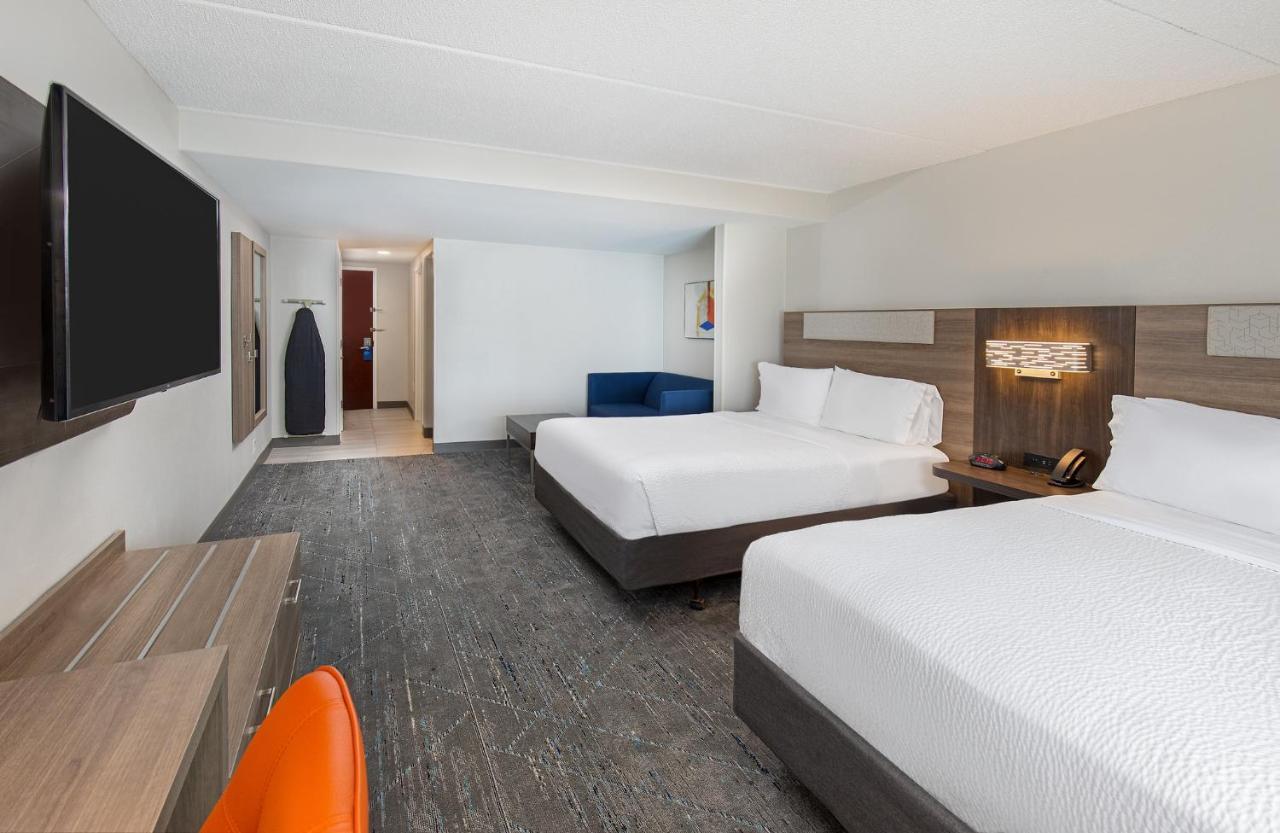 Holiday Inn Express & Suites Columbus At Northlake By Ihg Екстериор снимка