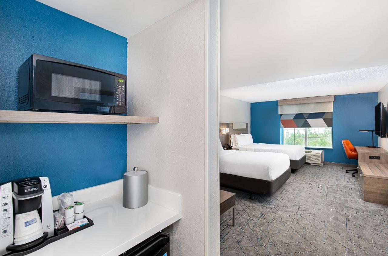 Holiday Inn Express & Suites Columbus At Northlake By Ihg Екстериор снимка