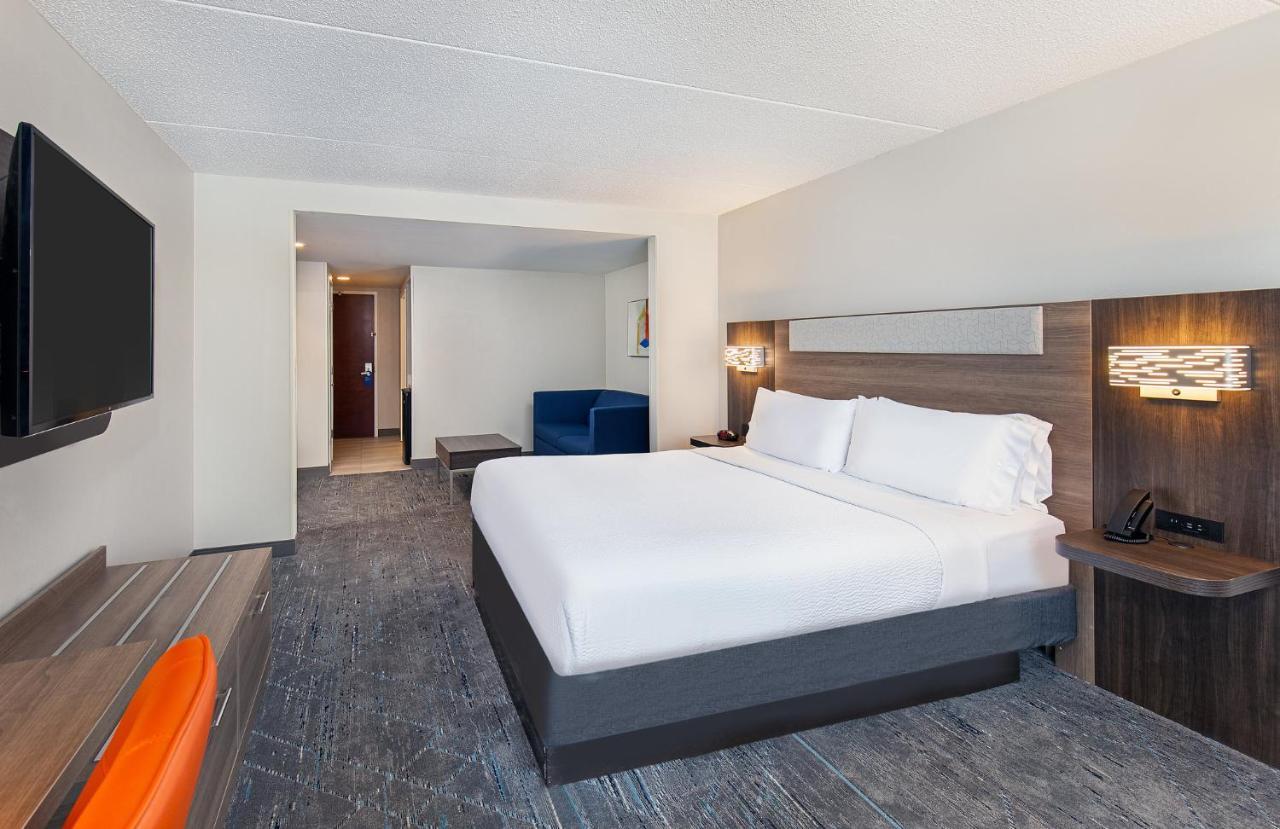 Holiday Inn Express & Suites Columbus At Northlake By Ihg Екстериор снимка