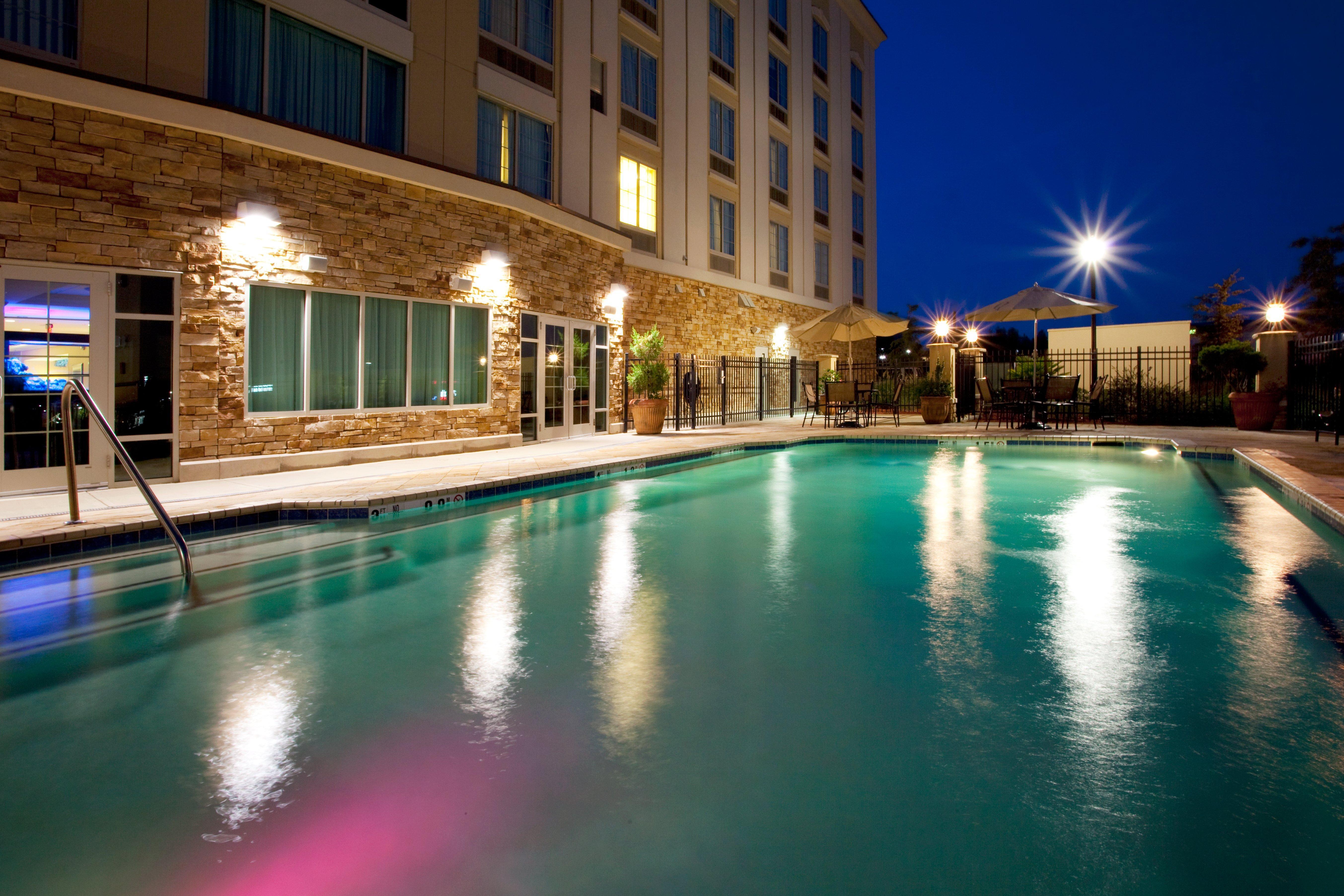 Holiday Inn Express & Suites Columbus At Northlake By Ihg Екстериор снимка