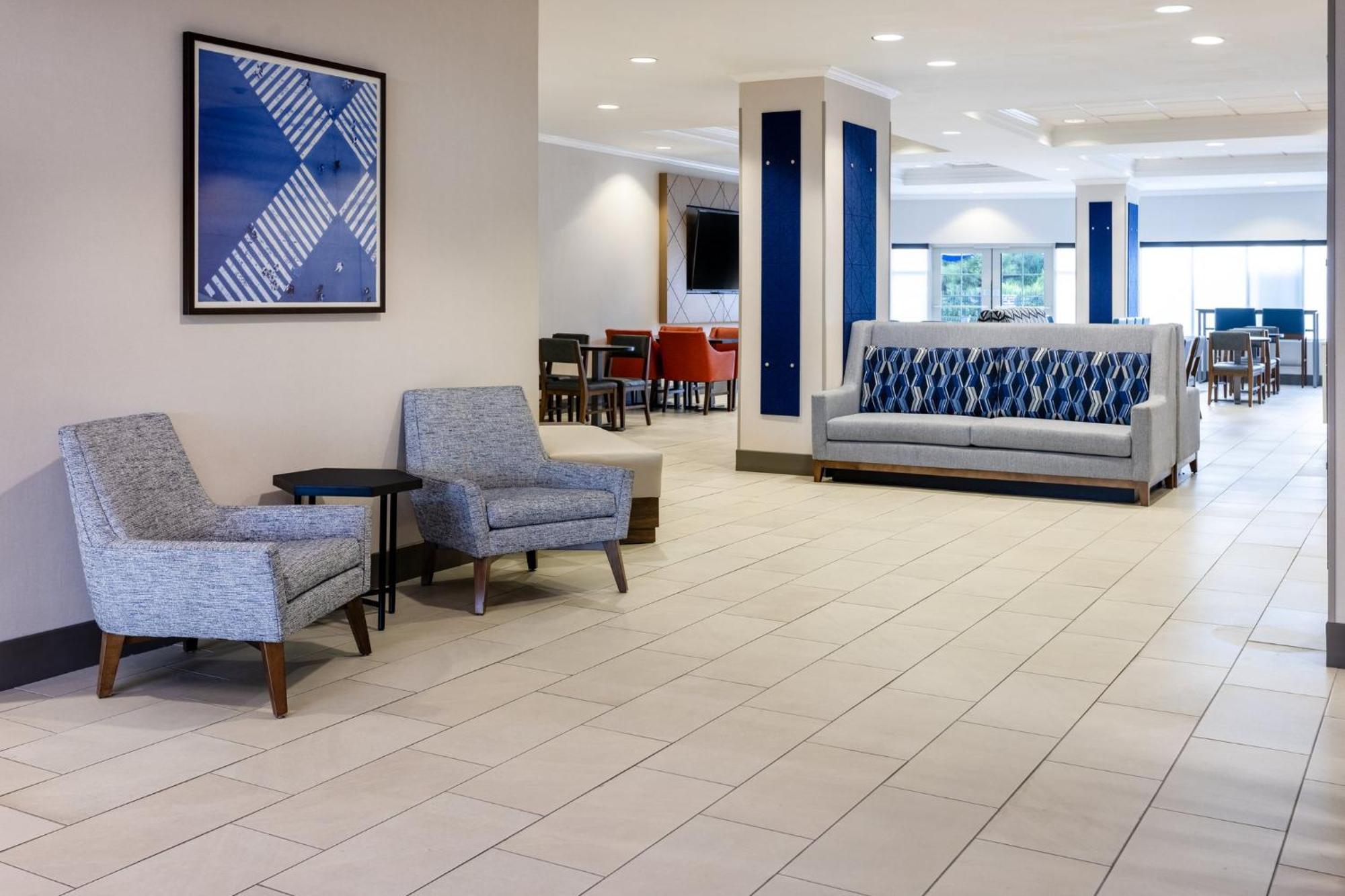 Holiday Inn Express & Suites Columbus At Northlake By Ihg Екстериор снимка