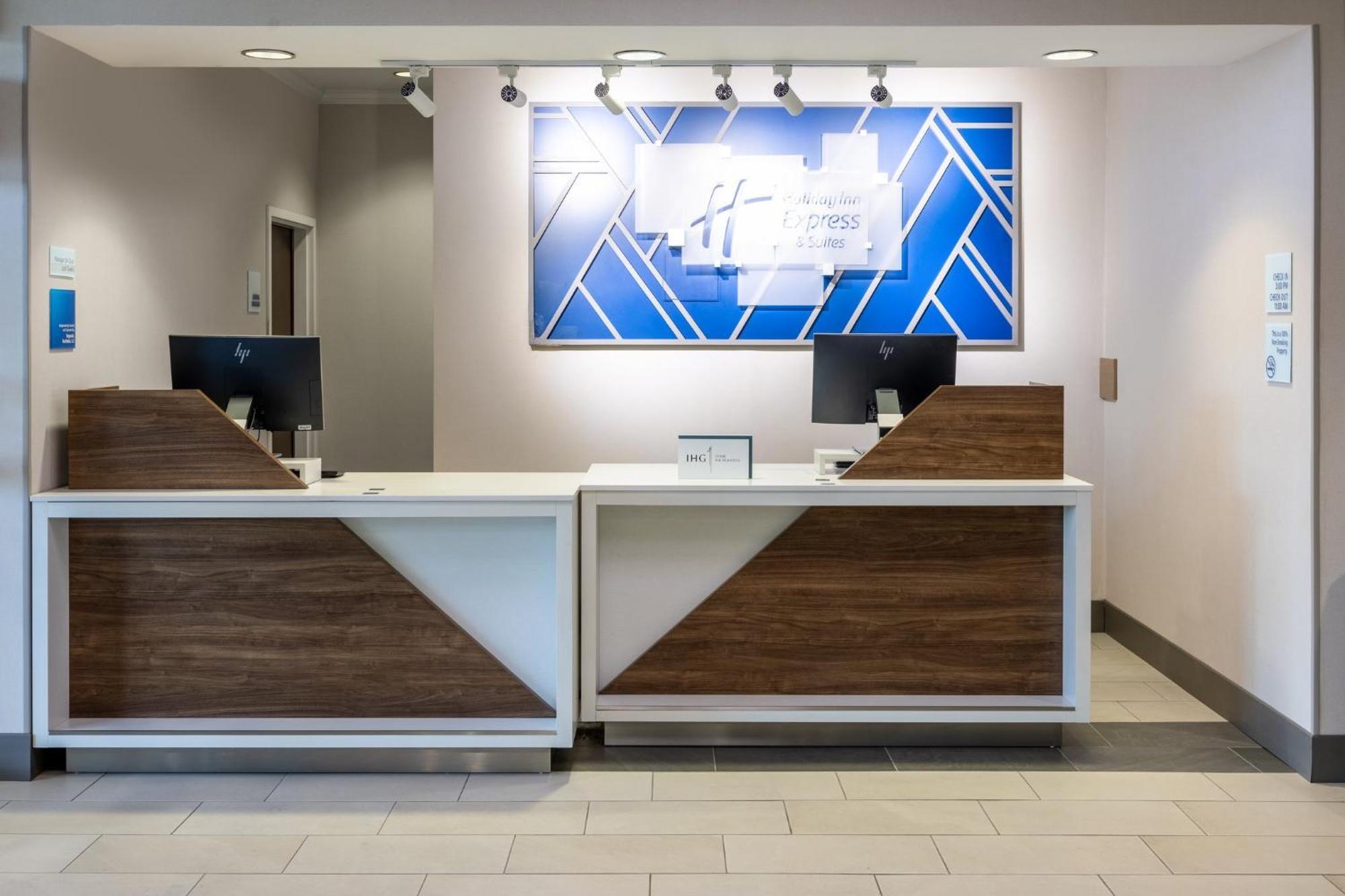 Holiday Inn Express & Suites Columbus At Northlake By Ihg Екстериор снимка