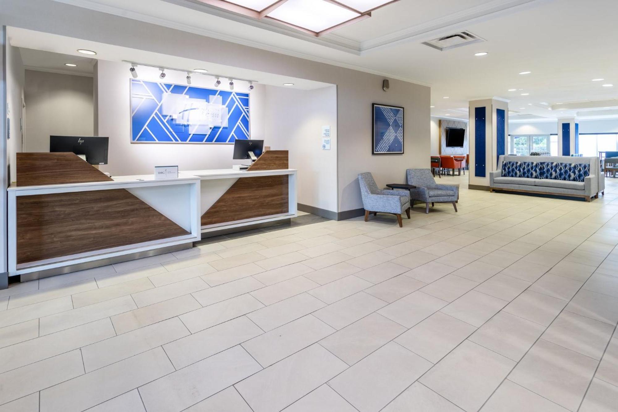 Holiday Inn Express & Suites Columbus At Northlake By Ihg Екстериор снимка